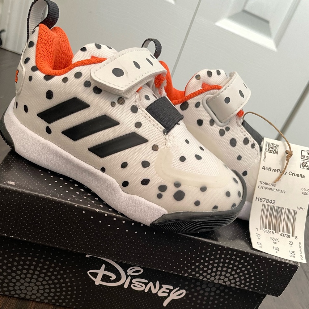 $60 msrp NIB Adidas x Disney 101 Dalmatians cruella kids sneakers size 6k RARE